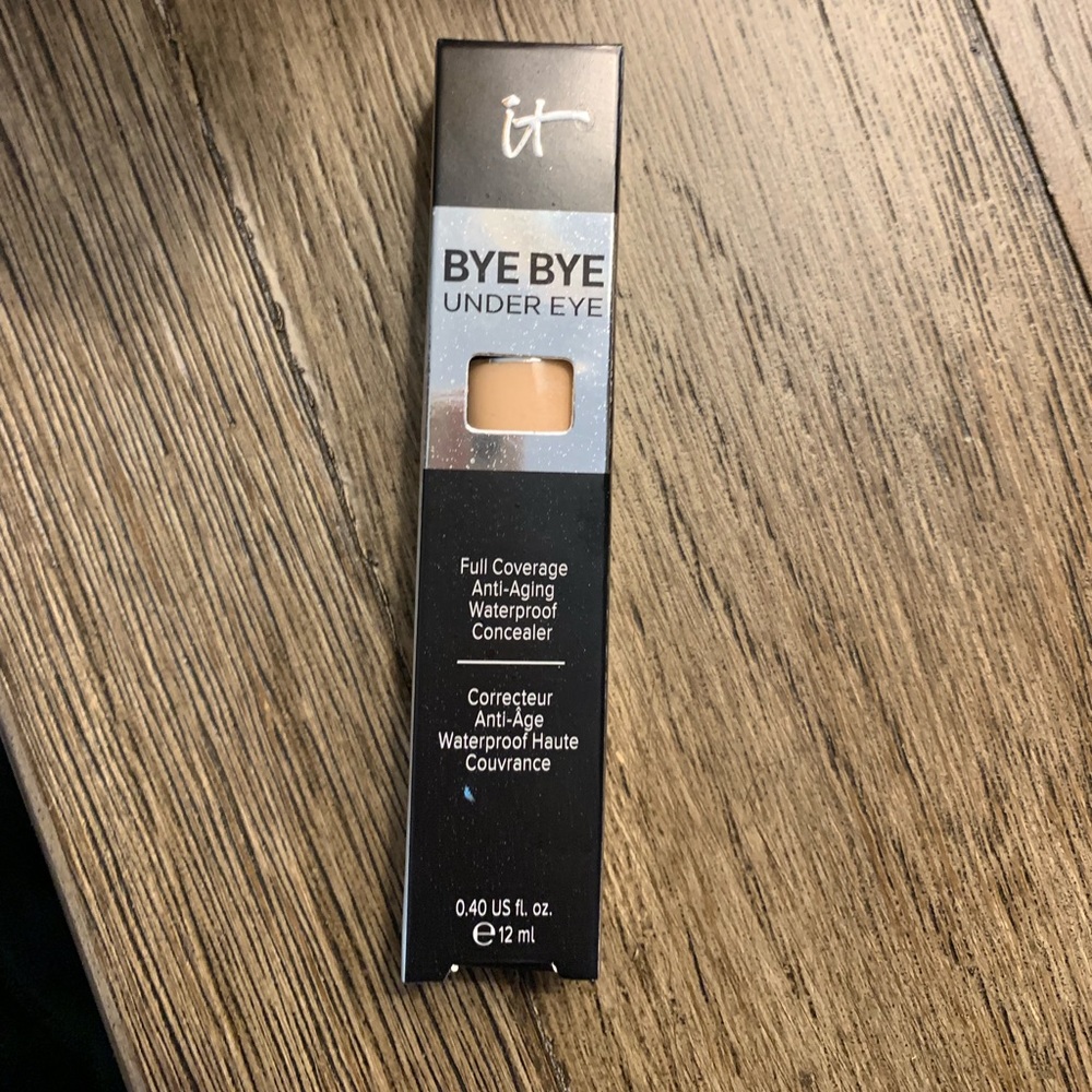 Bye bye undereye concealer in medium color